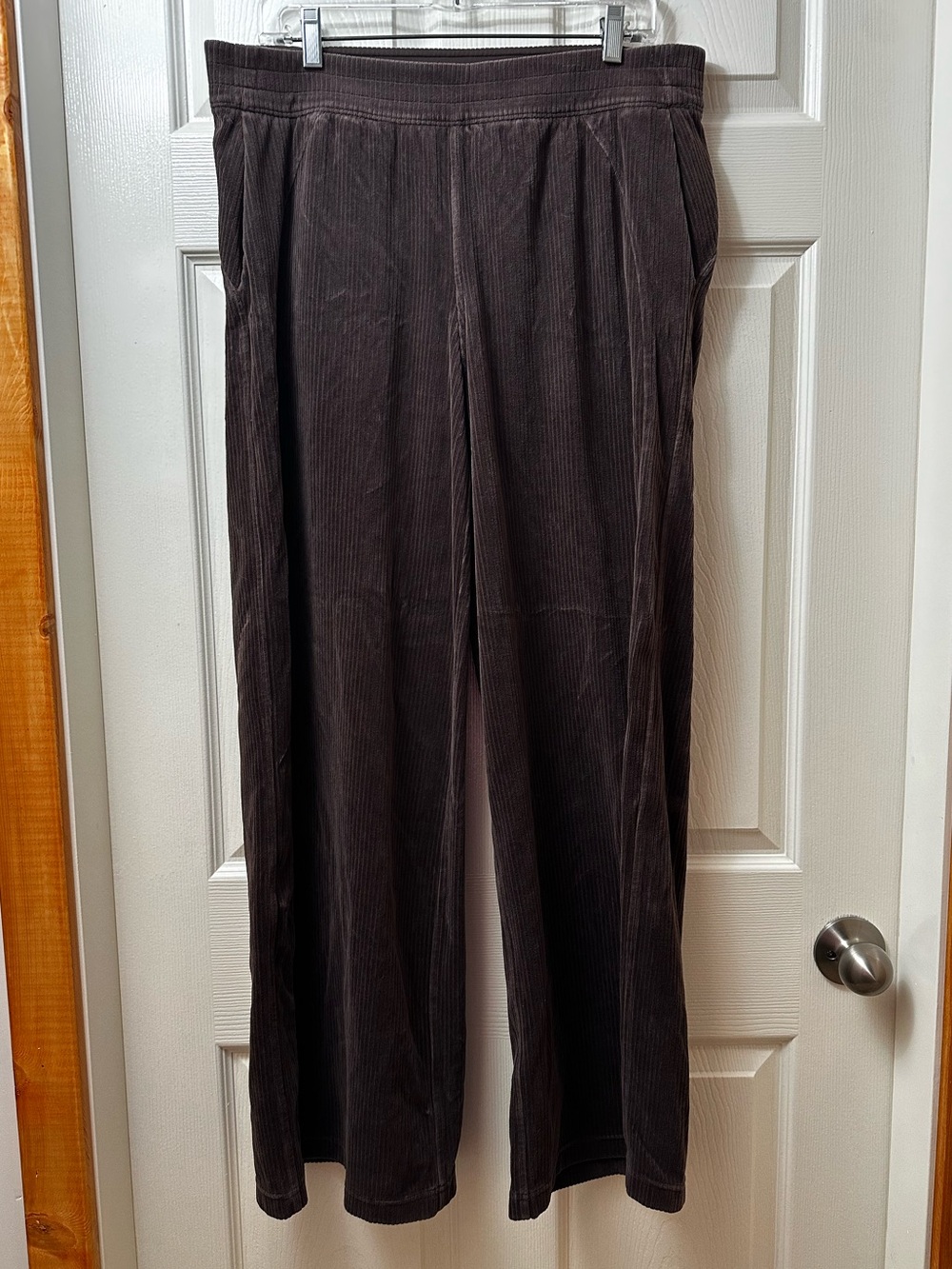Lululemon Scuba Mid-Rise Wide-Leg Pant Velvet Cord, Espresso, Size 12